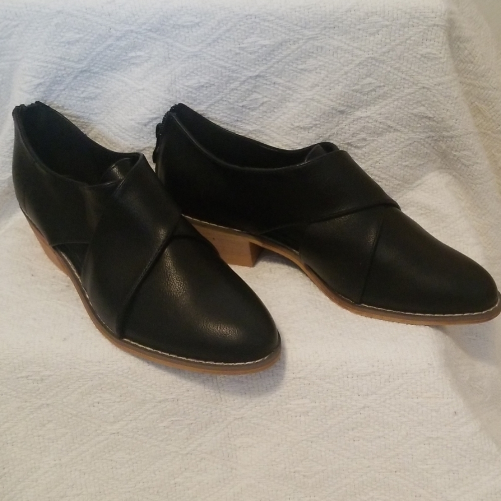 Olive Street Charliee dress shoes. Brought these great shoes and they didn't fit